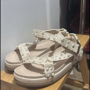 Elegant Cream Sandals with Pearl Detailing
